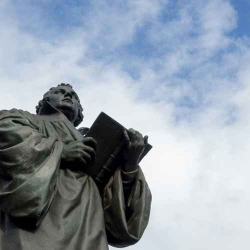 Eine Statue von Lithe